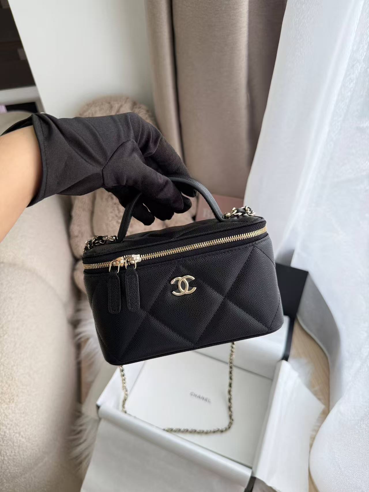 201 Chanel 25K 大格子手提化妆包 - Image 1