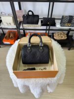 LV Speedy20 全皮压花黑
