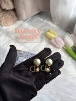 Dior 珍珠复古金耳钉 - Image 2