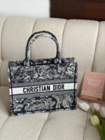 Dior book tote medium - Image 9