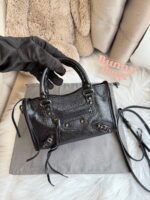 Balenciaga 机车包city nano