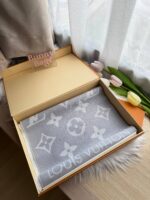 LV Essential围巾 灰色