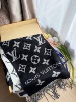 LV Essential围巾 黑色 - Image 2
