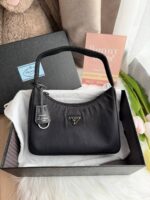 Prada Hobo 腋下包 2000 edition - Image 9