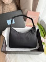 Prada Hobo 腋下包 2000 edition - Image 4