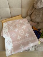 LV Essential 围巾粉色 - Image 4