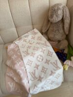 LV Essential 围巾粉色 - Image 2